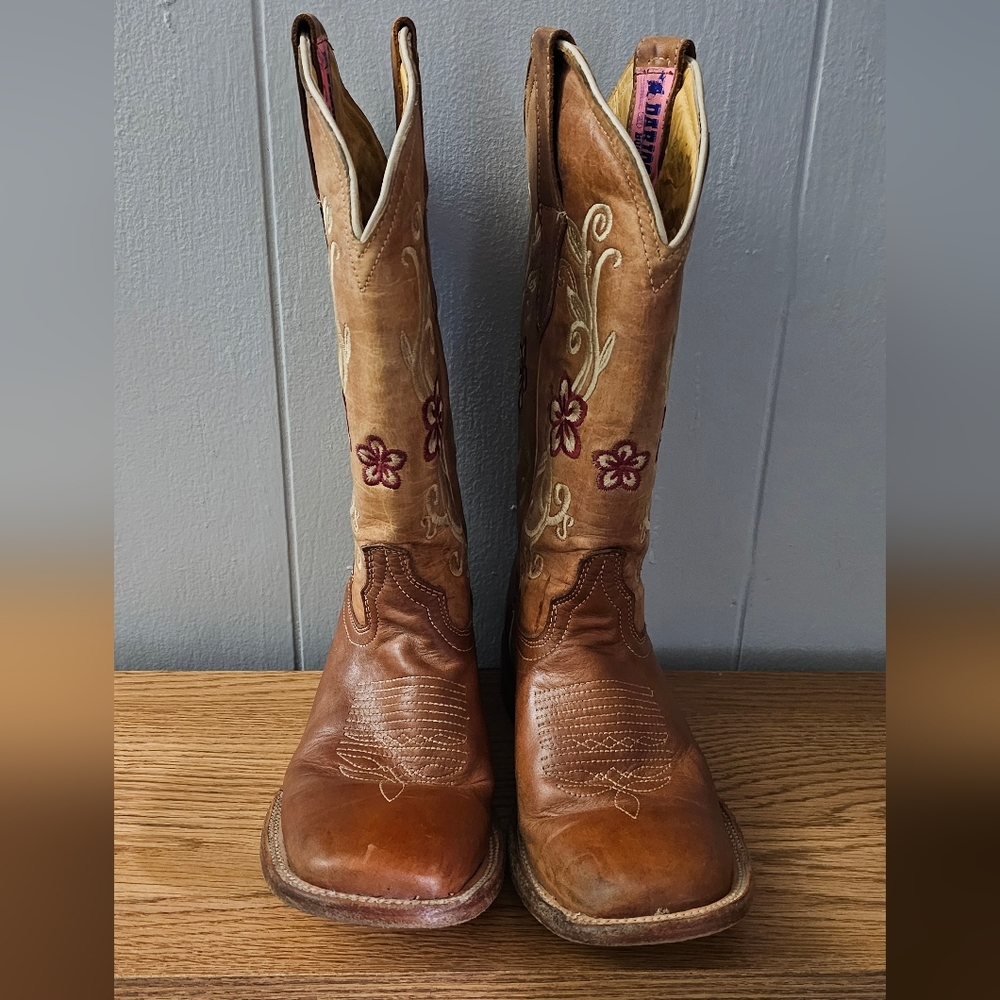 Woman. Boots - Picture 4 of 8